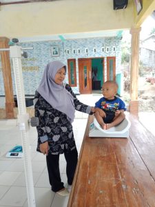 MONITORING DAN PEMBAGIAN PMT STUNTING DESA PEGADINGAN